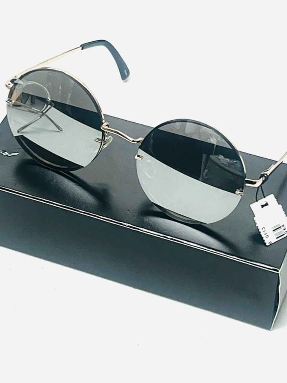 Round Two-Tone Lens Sunglasses in Black and Silver